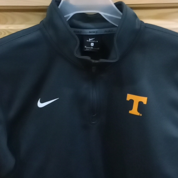 Very nice Dri-Fit extra large Nikes boys jacket - Picture 3 of 5